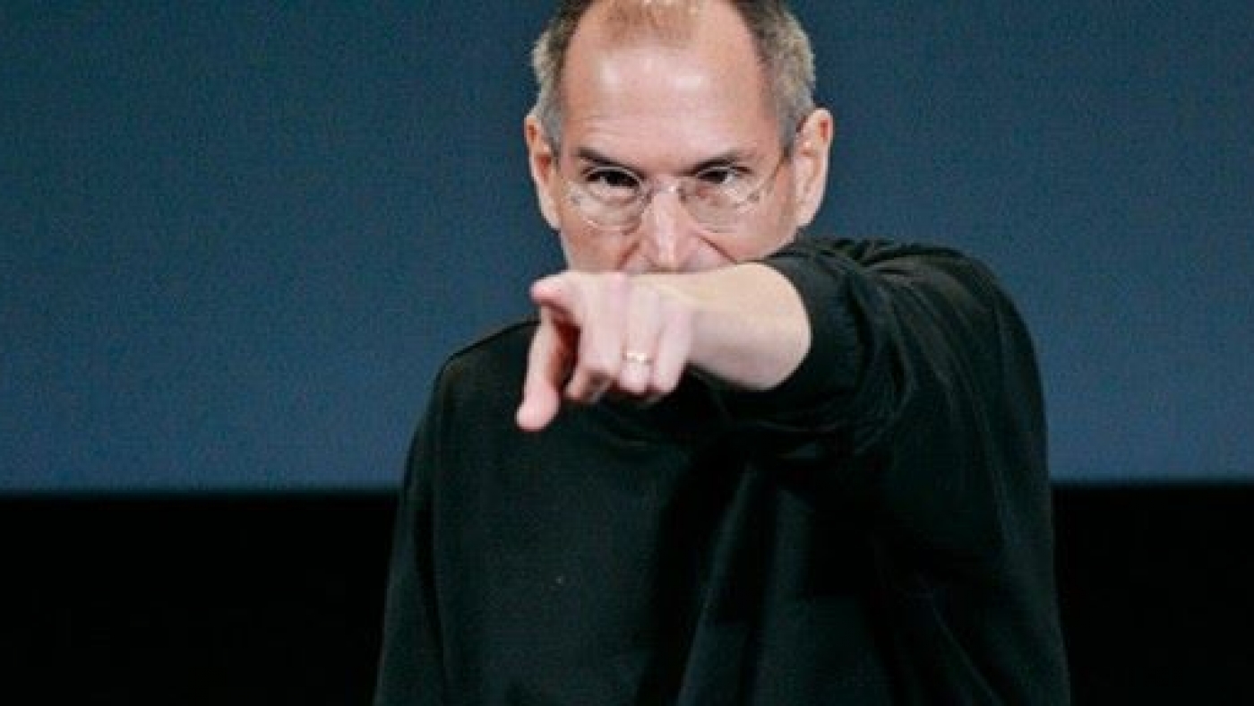 2013-01-Steve-Jobs-dedo